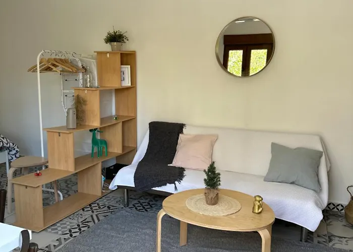 Precioso Apartamento Con A/A En Ruzafa Con Terracita Privada Y Acceso A Un Jardin, Para 2-3 Personas