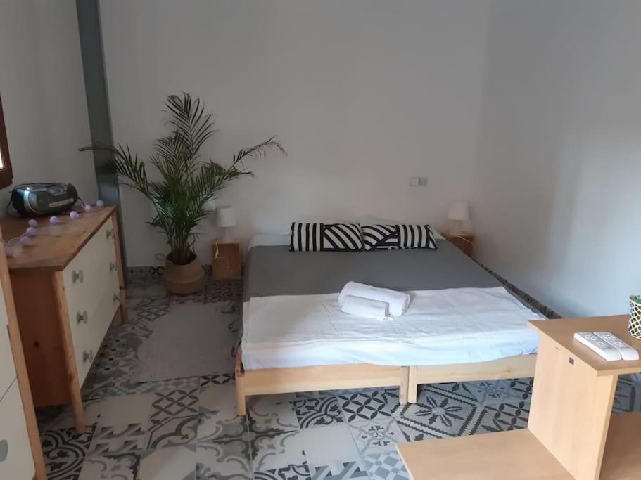 Ruzafa Terrace Oasis: Cozy A/c With Garden Access Apartament
