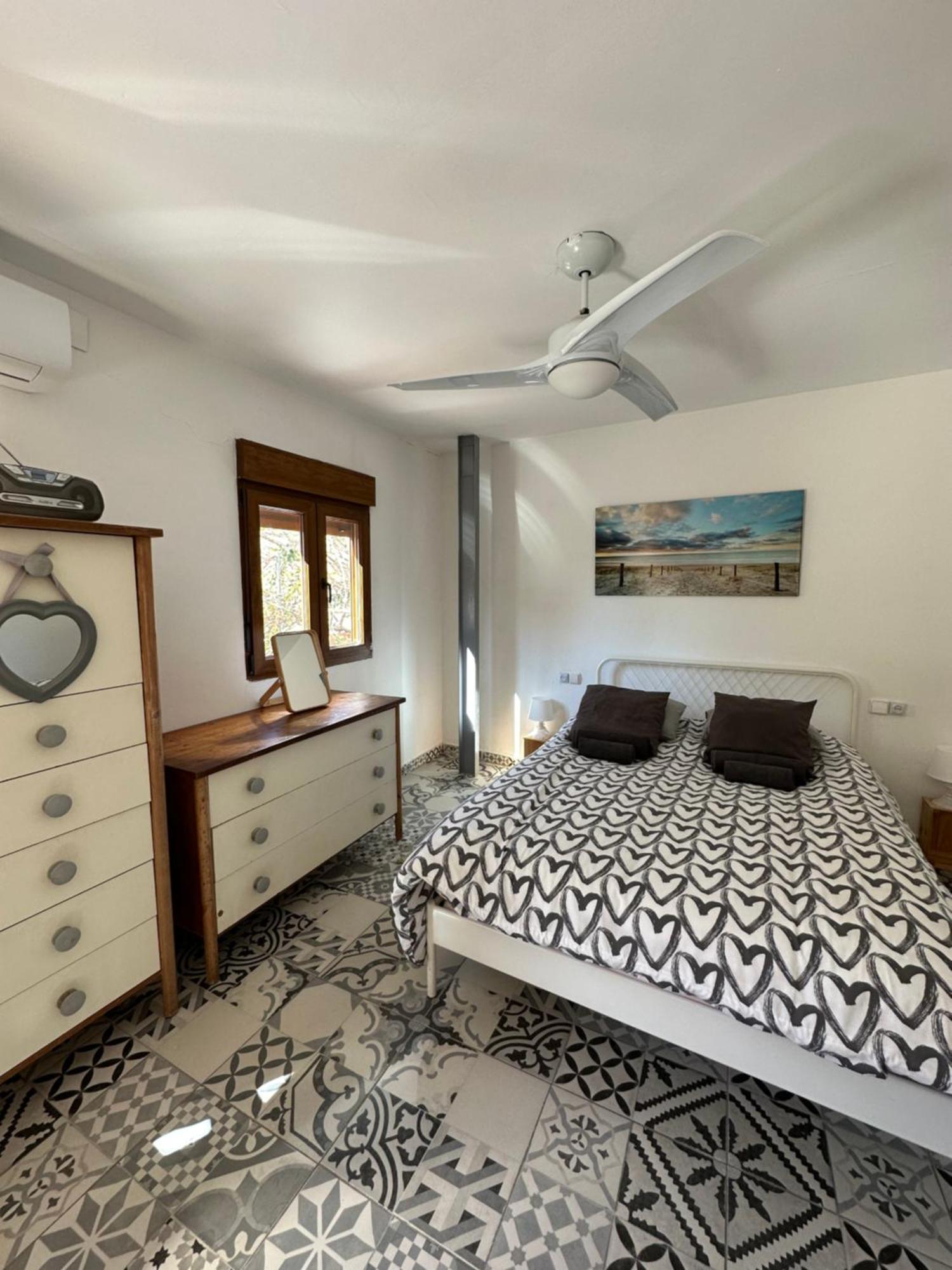 Apartament Precioso Con A/a En Ruzafa Con Terracita Privada Y Acceso A Un Jardin, 2-3 Personas